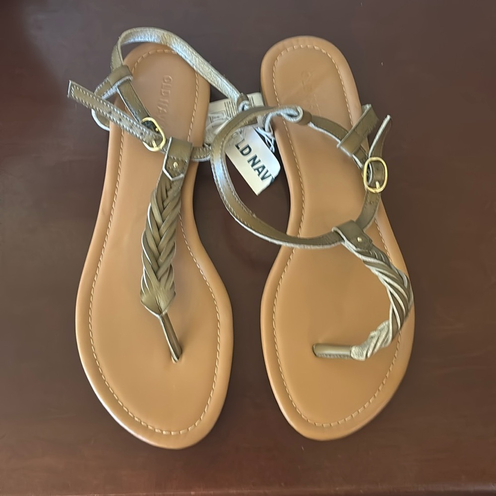 Old Navy 9 Sandals

Please no returns